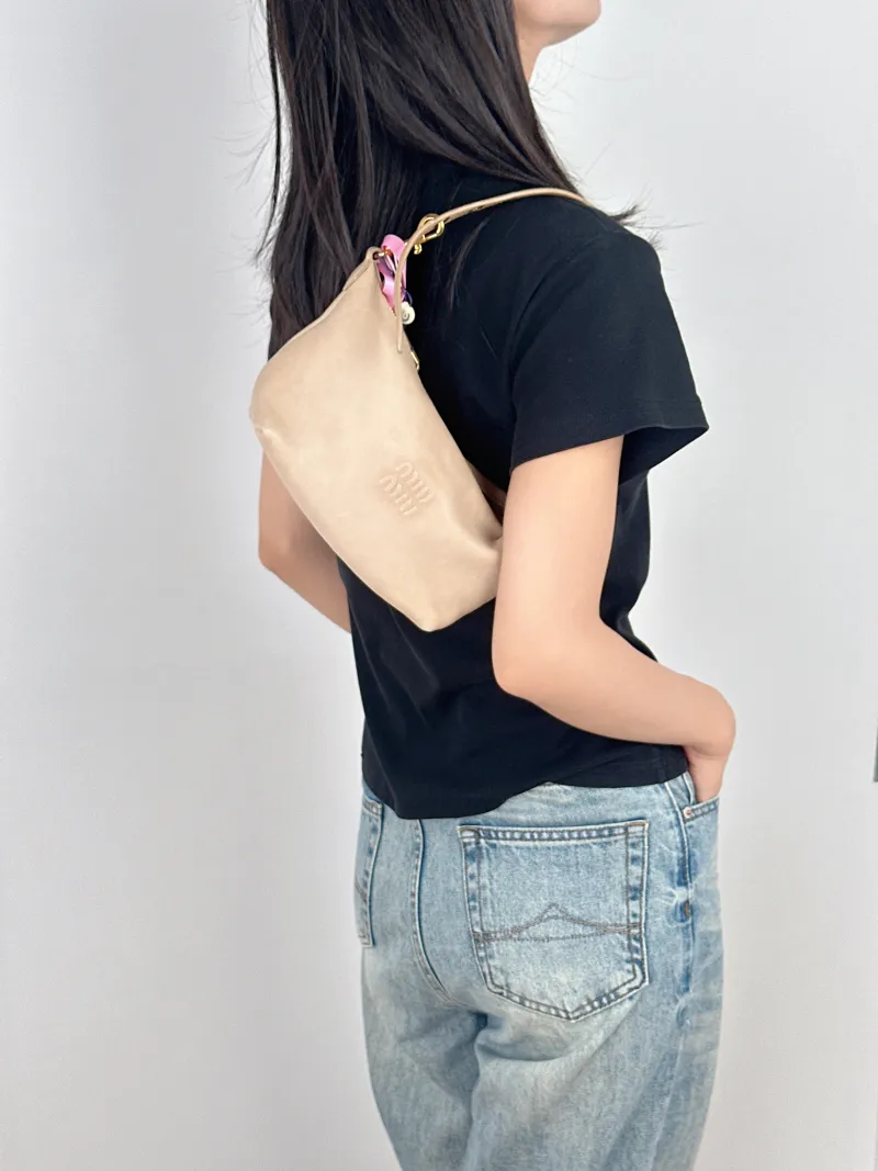 Miumiu Top Handle Bag Spirit Vanity Case Bag Cosmetic Bag Lambskin One Size18.5 × 10 × 14 cm — on-model view 3 of 3