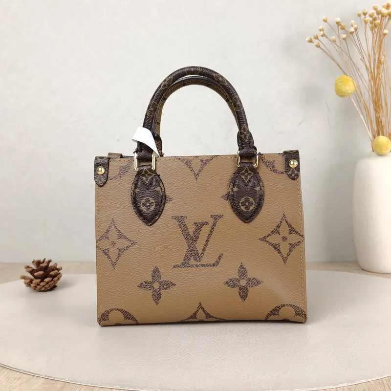 Louis Vuitton Crossbody Bag Onthego BB Monogram PVC BB 18 × 8.5 × 15 cm — cover view 6 of 6