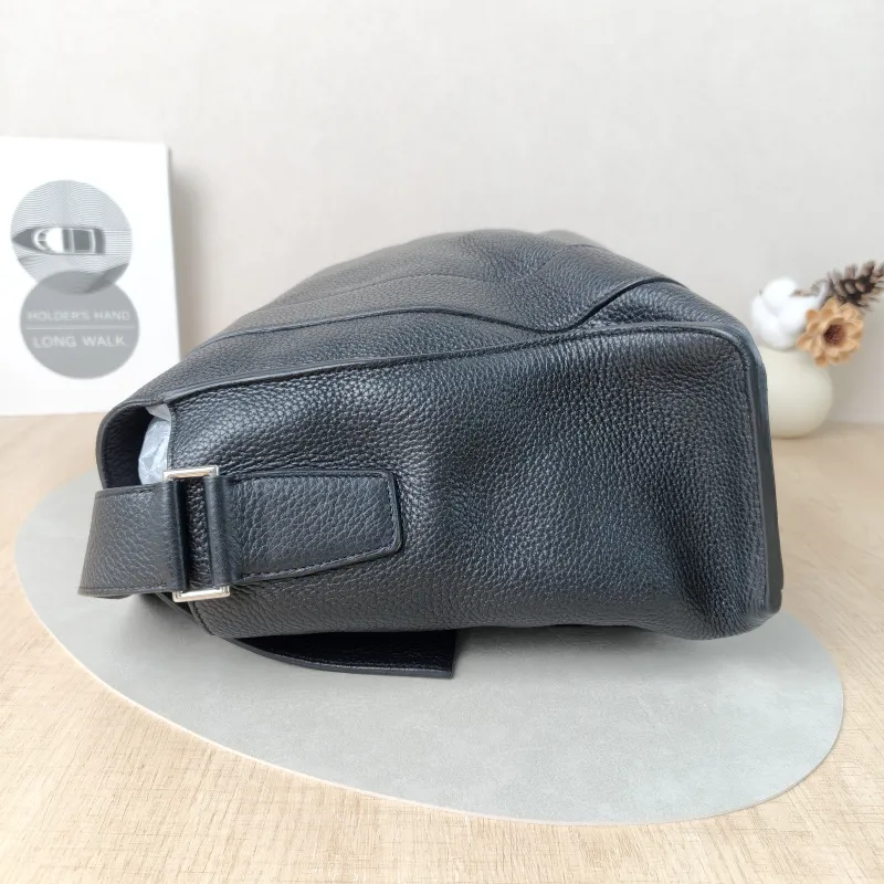 Hermès Shoulder Bag Alfred Messenger Bag Shoulder Bag Black TC Calfskin One Size 35 × 13 × 25 cm P — detail view 9 of 13