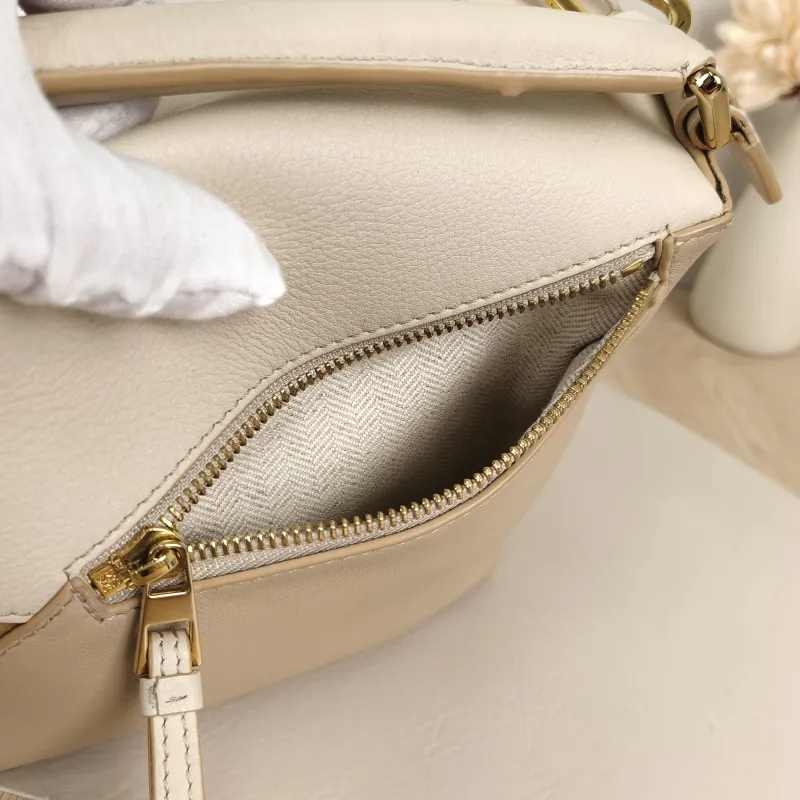 LOEWE Crossbody Bag Puzzle Colorblock CC alfskin Small24 × 10.5 × 16.5 cm — detail view 12 of 14