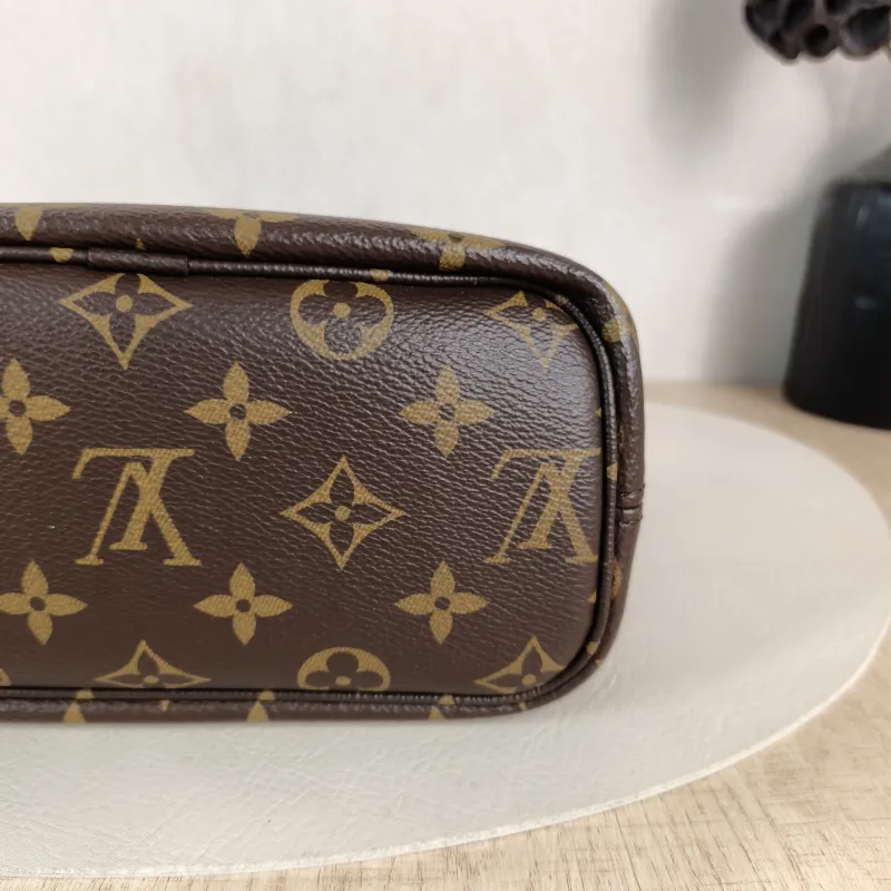 Louis Vuitton Crossbody Bag NEVERFULL INSIDE OUT BB PVC · Calfskin BB 26.5 × 11 × 16.5 cm — detail view 1 of 11
