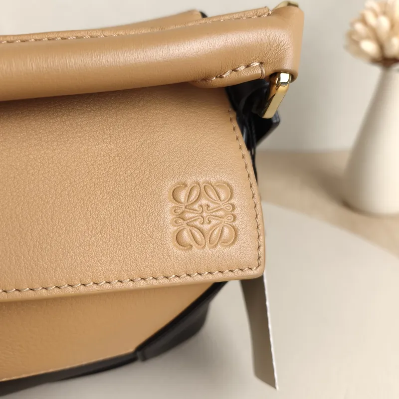 LOEWE Crossbody Bag Puzzle Brown Black CC alfskin Small 24 × 10.5 × 16.5 cm — detail view 12 of 12