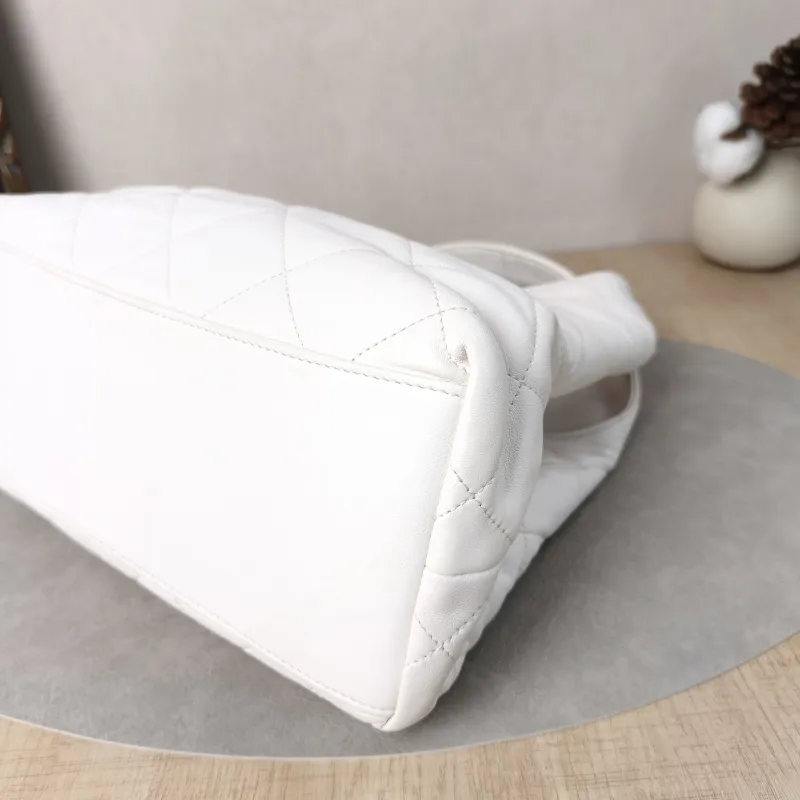Chanel Top Handle Bag25p hobo White Calfskin24 × 10 × 14 cm — detail view 7 of 14
