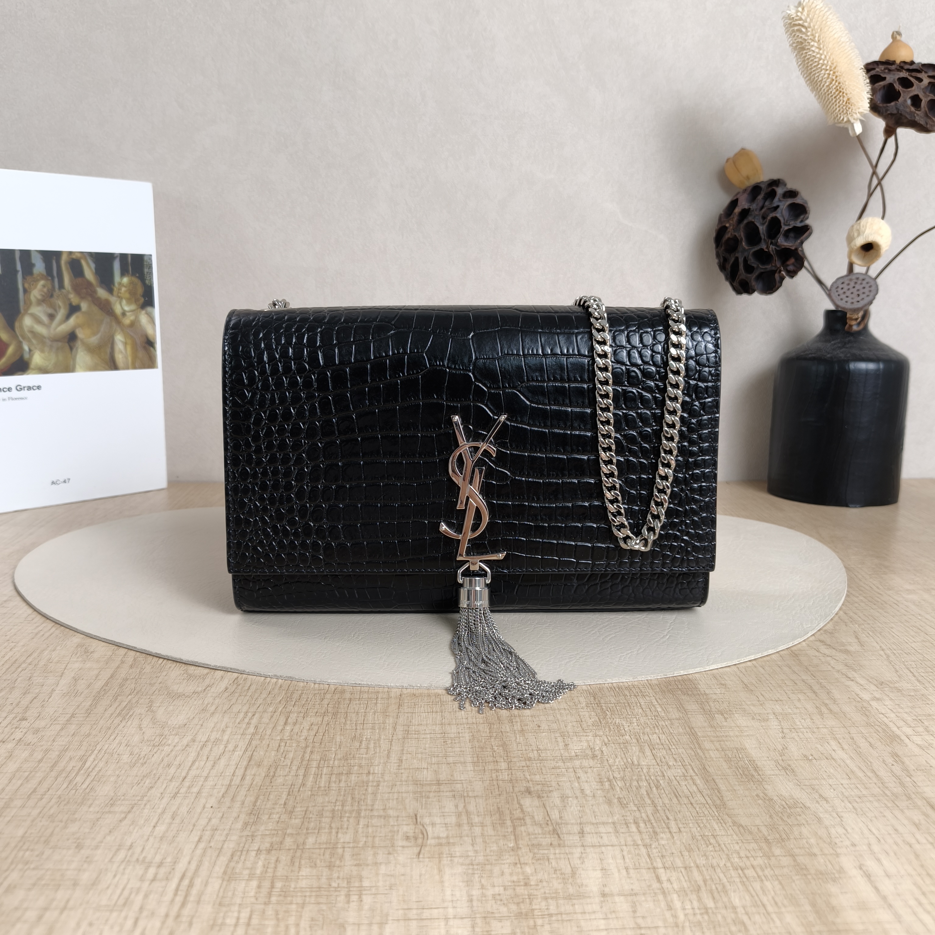SAINT LAURENT Crossbody Bag KATE Edition Black Calfskin Medium24 × 5.5 × 14.5 cm
