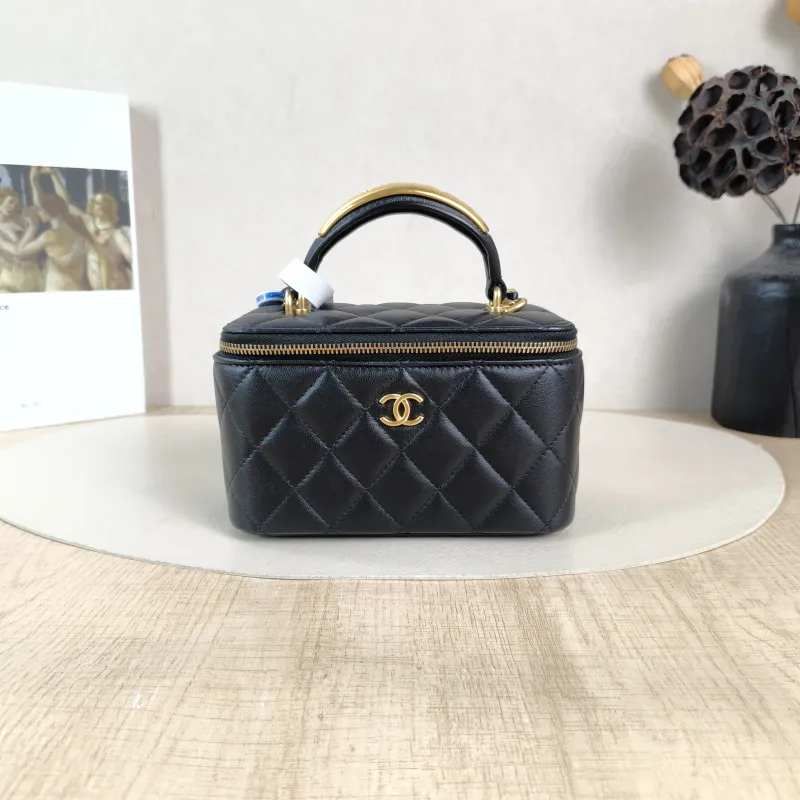 Chanel Crossbody Bag Edition Black with Gold-Tone Hardware Lambskin Mini 16 × 8 × 9.5 cm