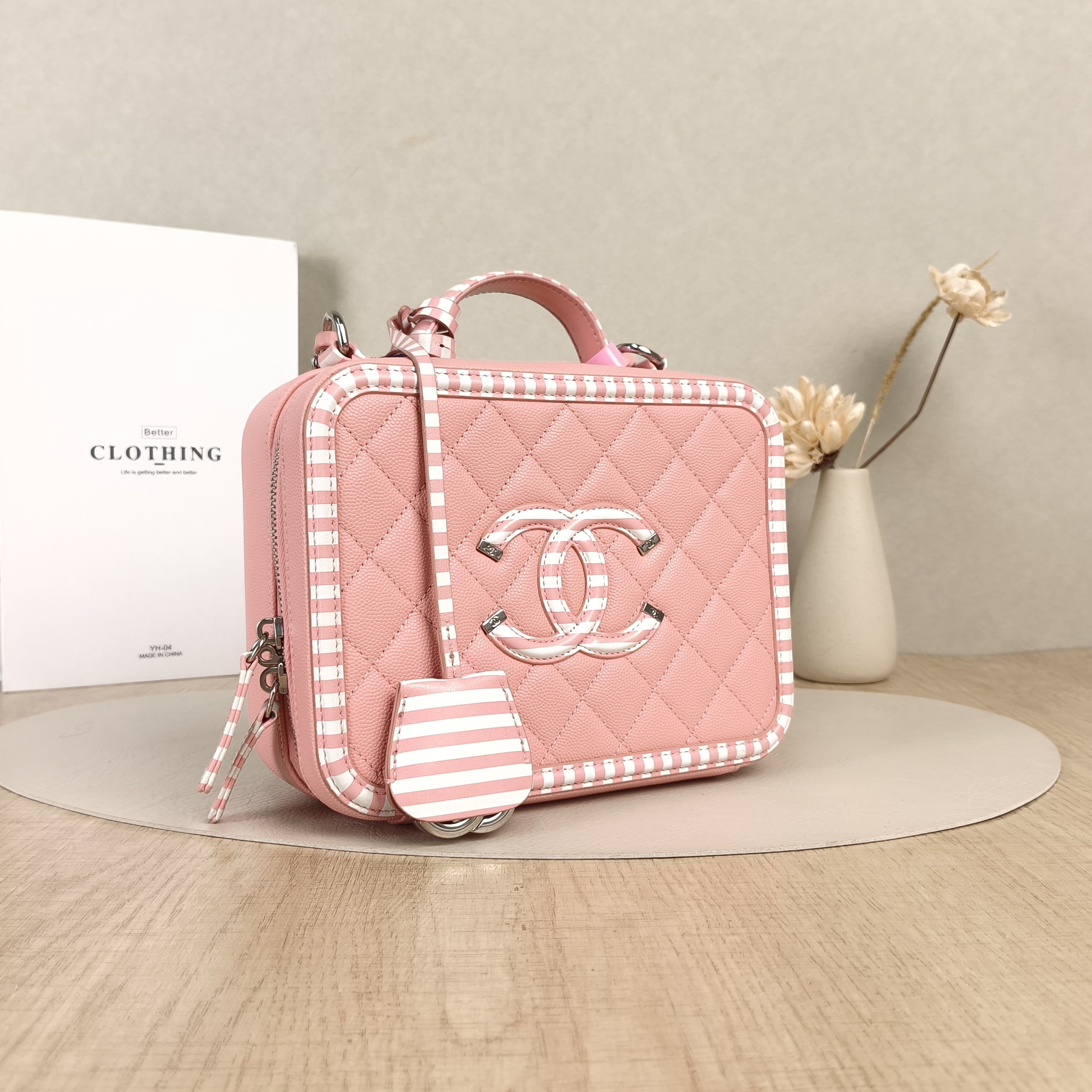Chanel Crossbody Bag CC Filigree Vanity Cosmetic Bag White Grained Calfskin Medium21 × 8 × 16 cm — cover view 2 of 4