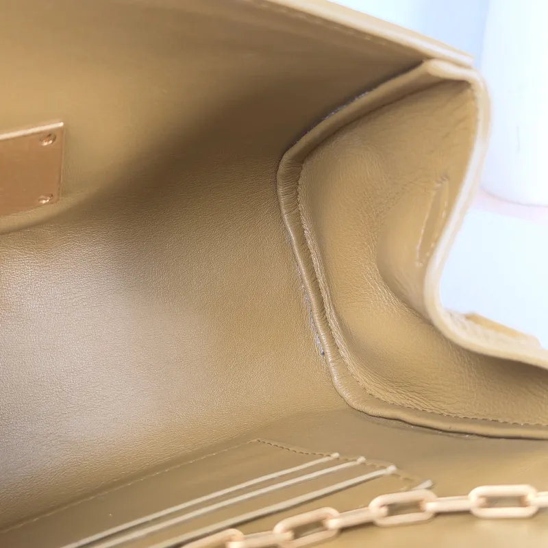 Bottega Veneta Shoulder Bag ANGLE Calfskin Mini 19 × 9 × 11 cm — detail view 3 of 10
