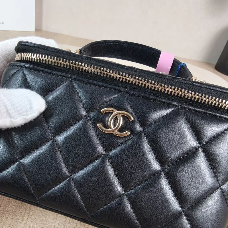Chanel Top Handle Bag Edition Black Lambskin One Size16 × 8 × 9.5 cm — detail view 12 of 13