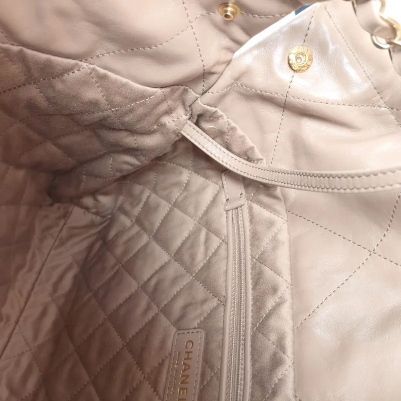Chanel Shoulder Bag22Bag Taupe Calfskin Small35 × 7 × 37 cm — detail view 15 of 17