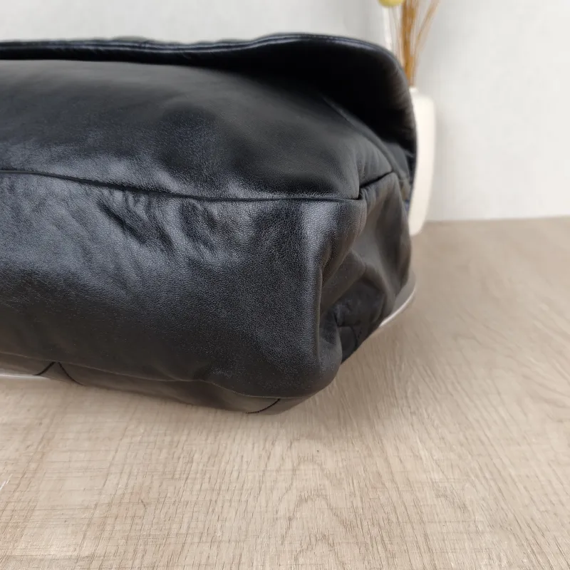 SAINT LAURENT Crossbody Bag Jamie 4.3 Chain Bag Black SL ambskin Large43 × 9 × 29 cm — detail view 11 of 13