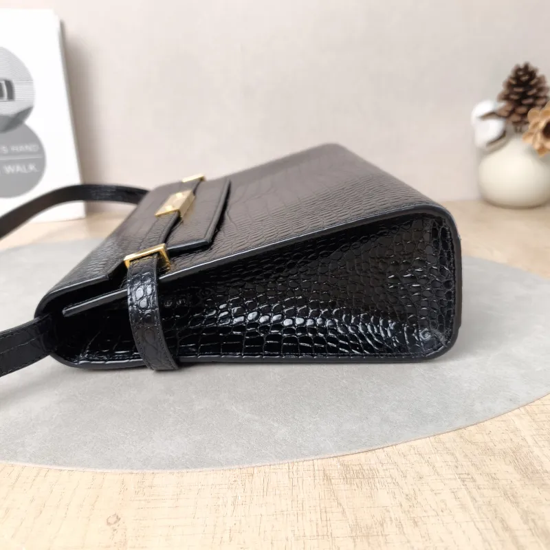 SAINT LAURENT Shoulder Bag MANHATTAN Black Calfskin Medium29 × 7.5 × 20 cm — detail view 8 of 15