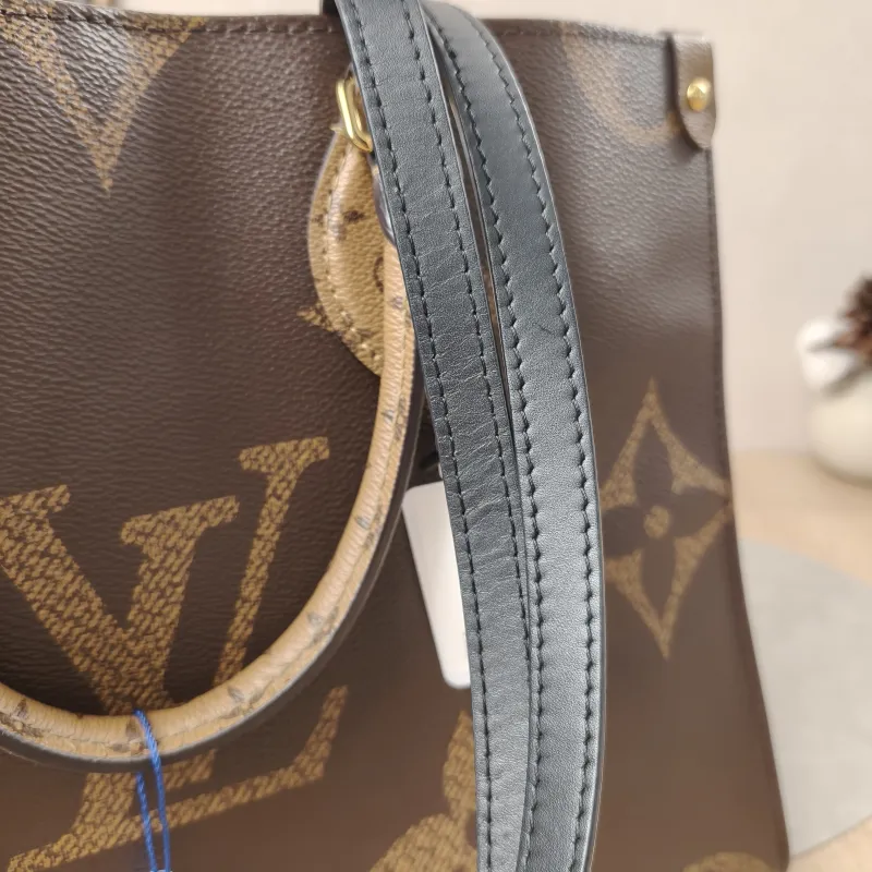 Louis Vuitton Shoulder Bag Onthego Medium Monogram PVC Medium35 × 14 × 27 cm — detail view 4 of 11