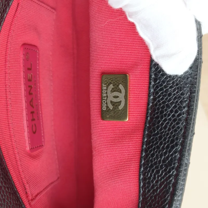 Chanel Crossbody Bag Black Grained Calfskin 19 × 6 × 14 cm — detail view 8 of 11