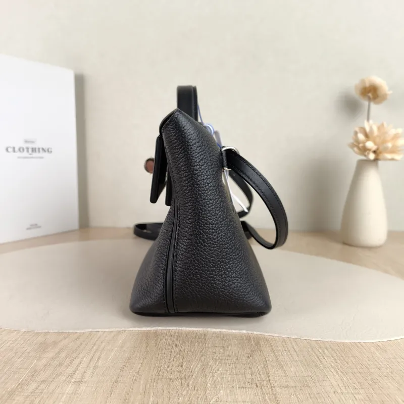 Hermès Crossbody Bag 24 · 24 21 Shoulder Bag Black Togo Calfskin · Swift Calfskin Mini 21 × 10 × 16 cm G — detail view 10 of 13
