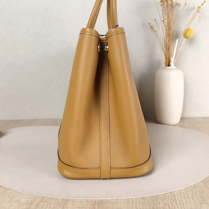 Hermès Top Handle Bag Garden Party 30 30 Negonda Calfskin Medium 30 × 13 × 21 cm Z — detail view 4 of 9