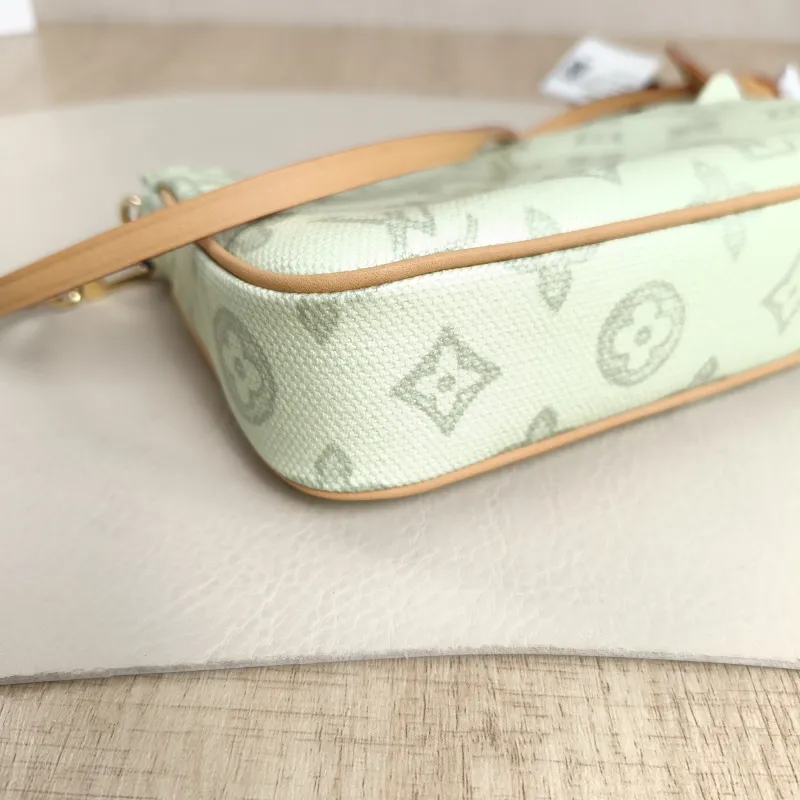 Louis Vuitton Shoulder Bag Pochette Accessoires Green PVC Large23.5 × 4 × 13.5 cm — detail view 3 of 12