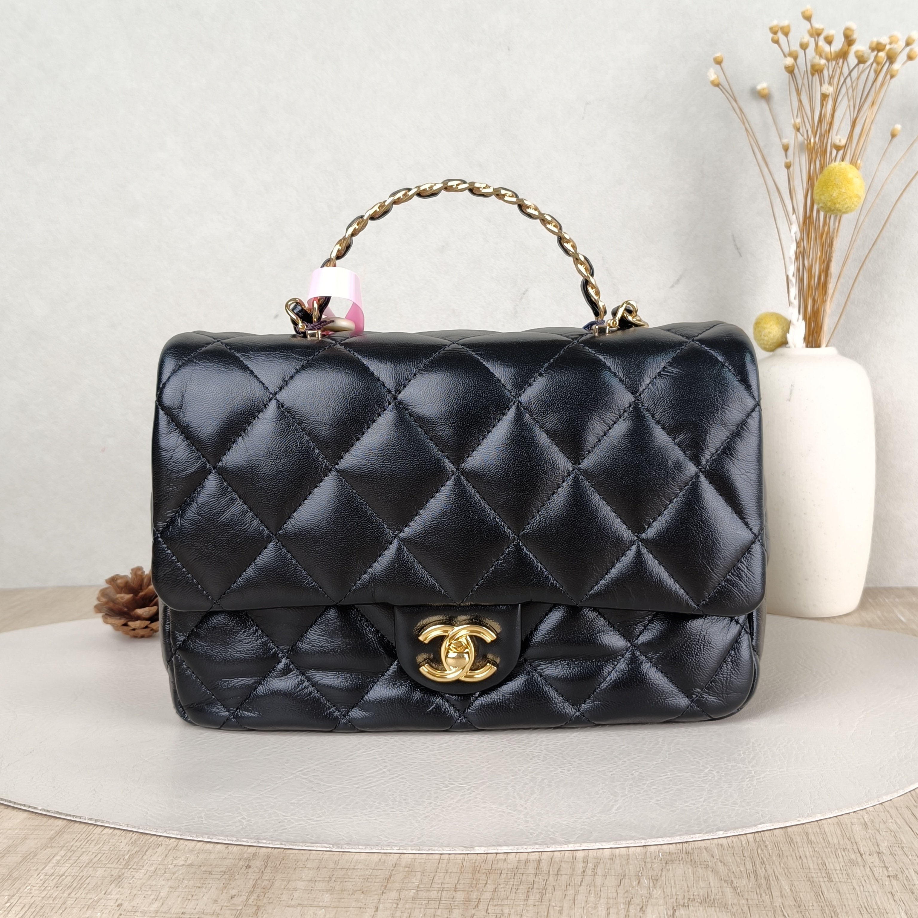 Chanel Crossbody Bag23s Black Lambskin One Size23.5 × 7.5 × 17 cm