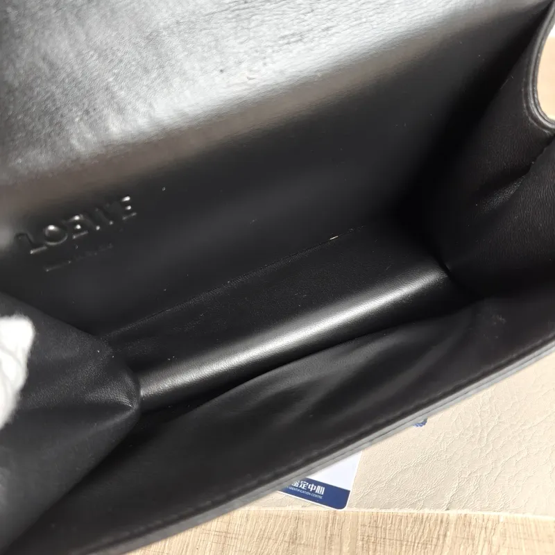 LOEWE Crossbody Bagbarcelona Black Calfskin Small19 × 7 × 12 cm — detail view 5 of 8