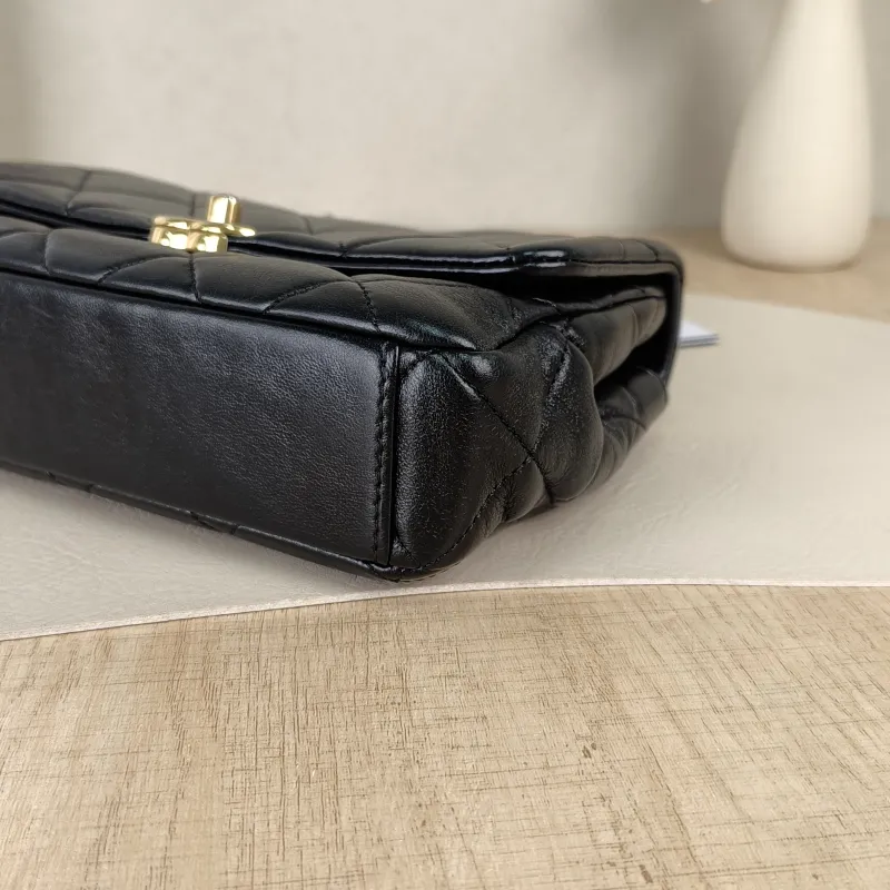 Chanel Crossbody Bag24b Black Lambskin One Size21 × 5 × 15 cm — detail view 13 of 13