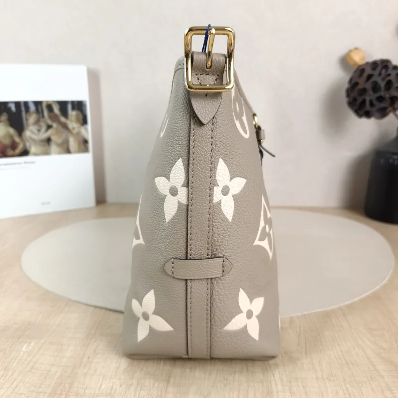 Louis Vuitton Crossbody Bag Carryall Calfskin Small 29.5 × 12 × 24 cm — detail view 4 of 12