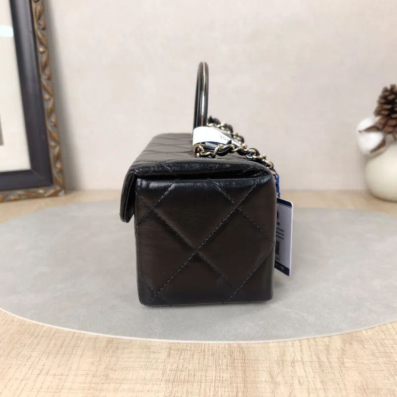 Chanel Crossbody Bag23k Box Bag Black CC alfskin22 × 9 × 10.5 cm — detail view 16 of 17
