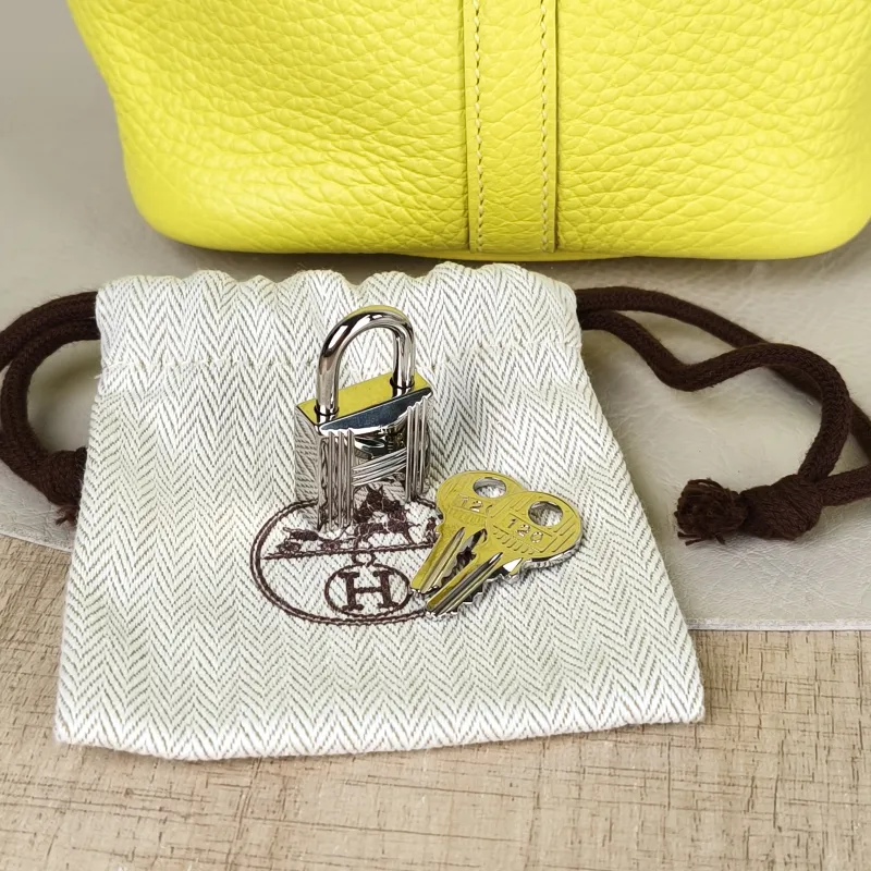 Hermès Top Handle Bag Picotin Lock 18 189N Taurillon Clemence TC Calfskin Small18 × 13 × 18 cm — detail view 10 of 13