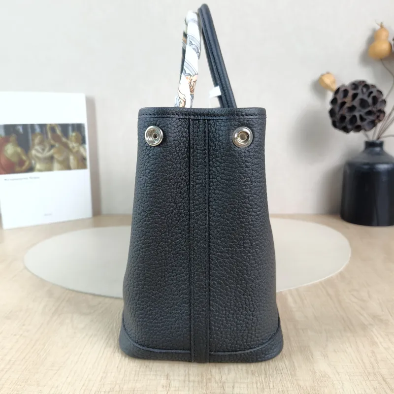 Hermès Top Handle Bag Garden Party 30 30Black Negonda Calfskin Medium30 × 13 × 21 cm — detail view 4 of 11