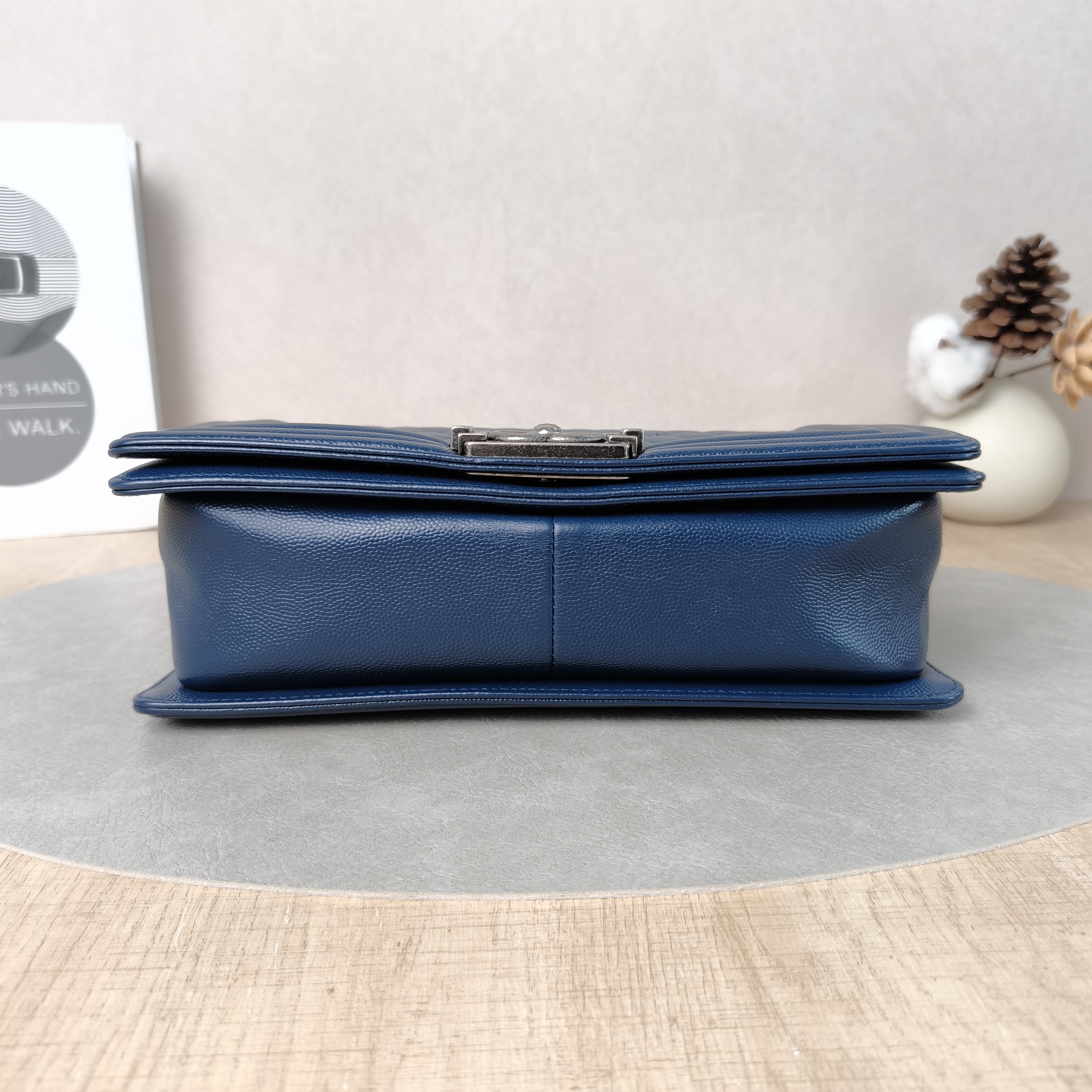 Chanel Crossbody Bag Le BoyNavy Calfskin Medium25 × 9 × 15 cm — cover view 2 of 5