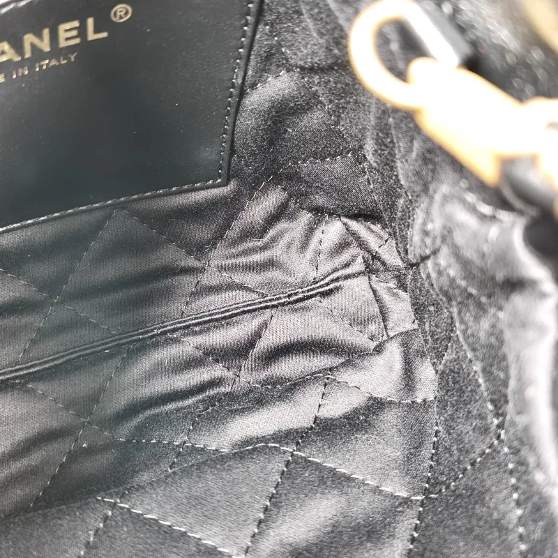 Chanel Shoulder Bag 22Bag Black CC alfskin Mini 20 × 6 × 19 cm — detail view 8 of 12
