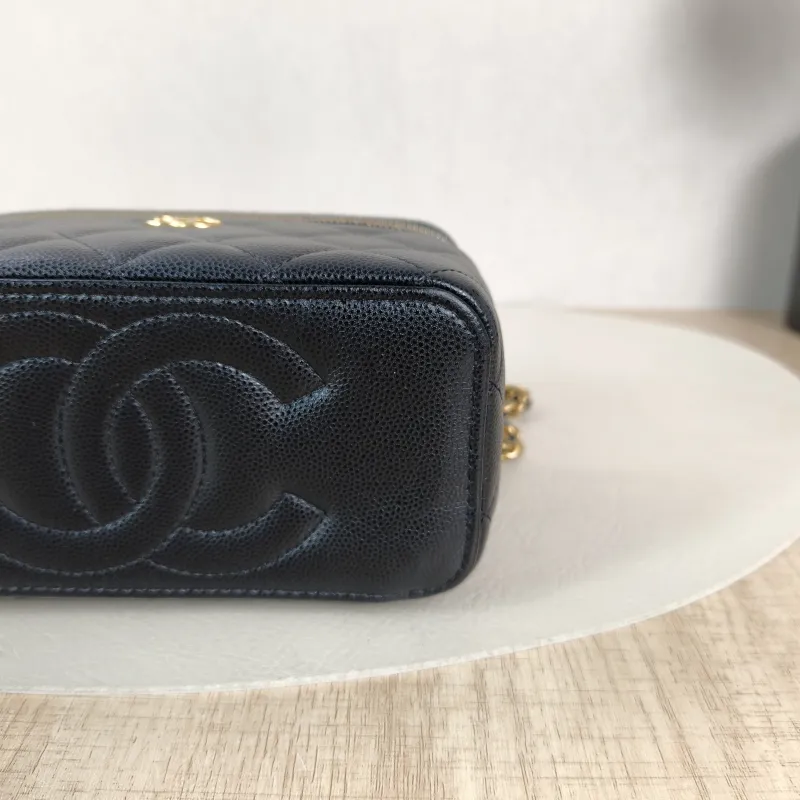 Chanel Crossbody Bag Edition Black Calfskin One Size16 × 8 × 9.5 cm — detail view 1 of 12