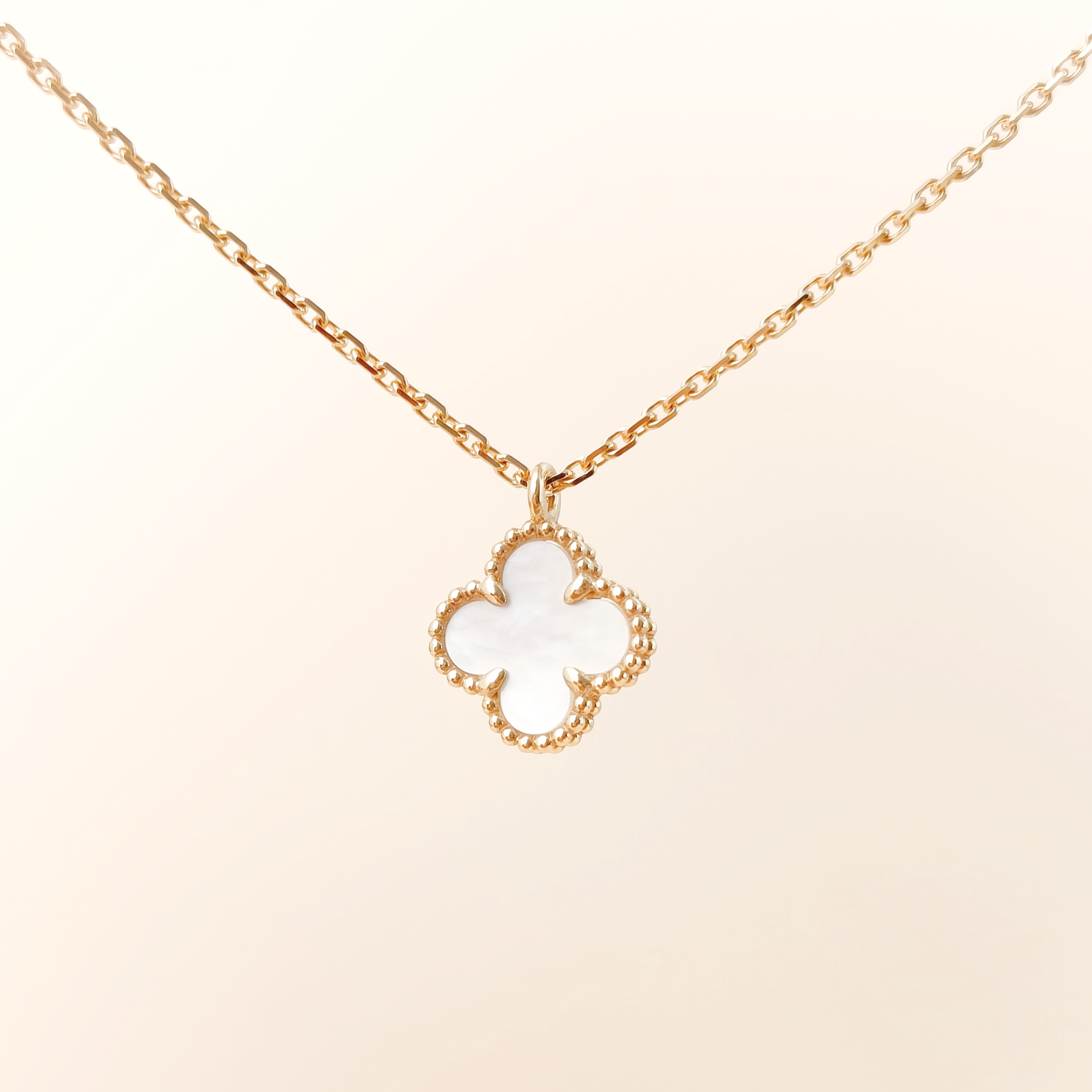 Van Cleef & Arpels Necklace Alhambra Pearl · White Mother-of-Pearl18KY ellow Gold Sweet Mini0.95 × 0.95 × 39 cm