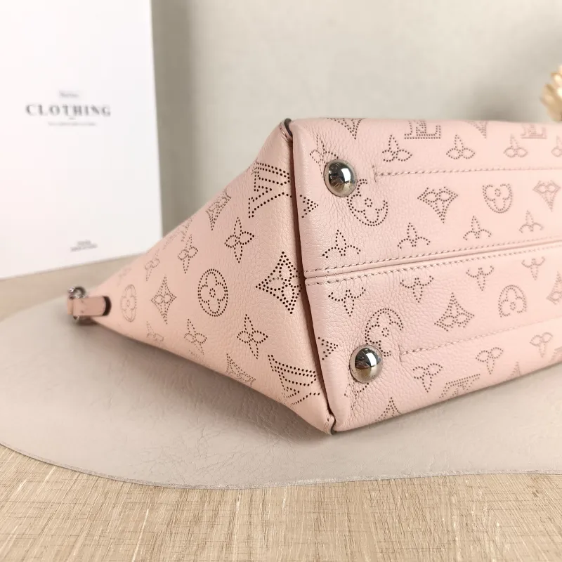 Louis Vuitton Shoulder Bag Hina Pink Calfskin Small 23 × 13 × 21 cm — detail view 4 of 10