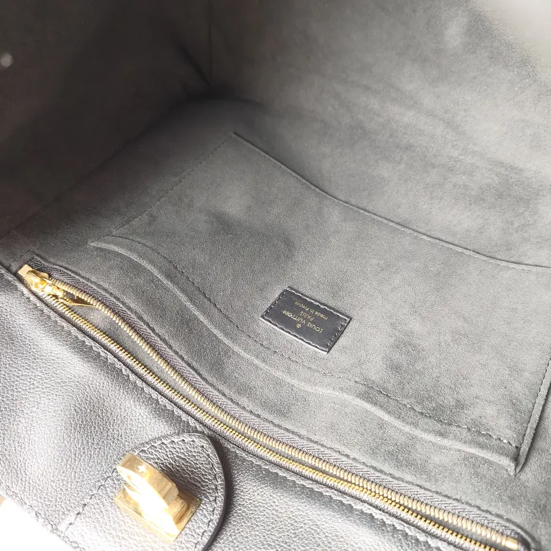 Louis Vuitton Shoulder Bag On My Side Black Calfskin Large 34 × 17 × 28 cm — detail view 11 of 11