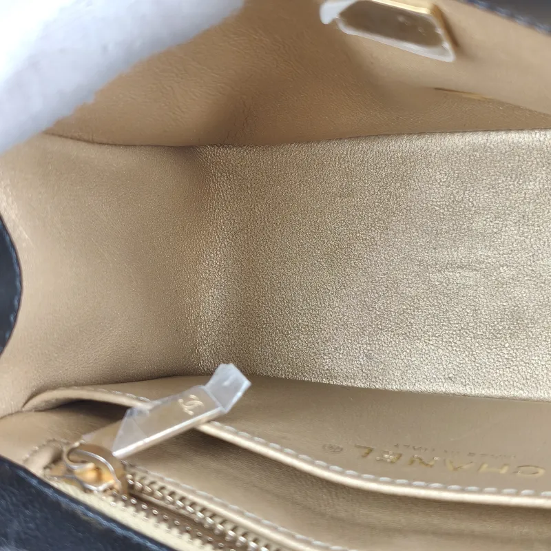 Chanel Crossbody Bag c Black Lambskin Mini 17 × 8 × 13.5 cm — detail view 6 of 15