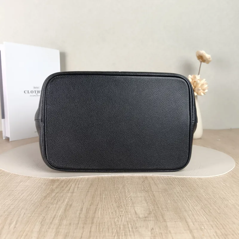 Louis Vuitton Shoulder Bag NÉONOÉ Bucket Bag Black · White Monogram Empreinte Embossed Calfskin Medium 26 × 17.5 × 26 cm — cover view 4 of 5