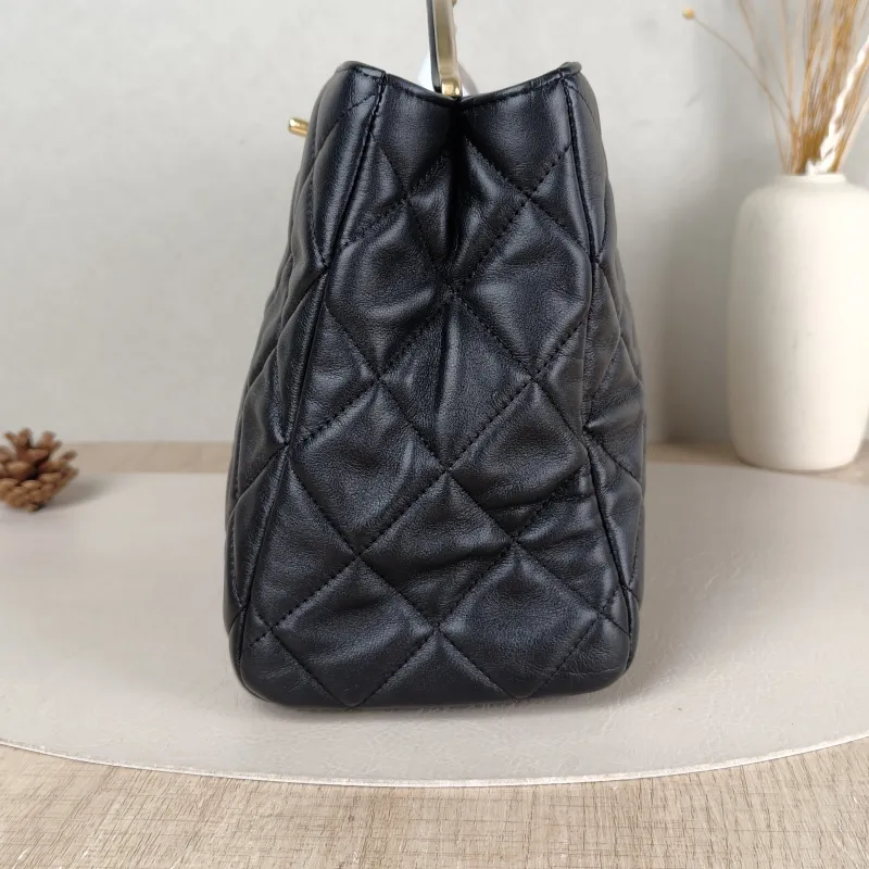 Chanel Shoulder Bag Tote Bag Black Calfskin Large 28 × 11 × 19 cm — detail view 6 of 13
