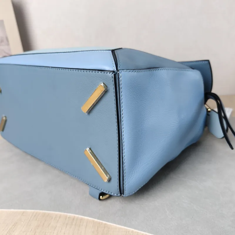 LOEWE Crossbody Bag Puzzle Blue Calfskin Medium 29 × 14 × 19.5 cm — detail view 11 of 12