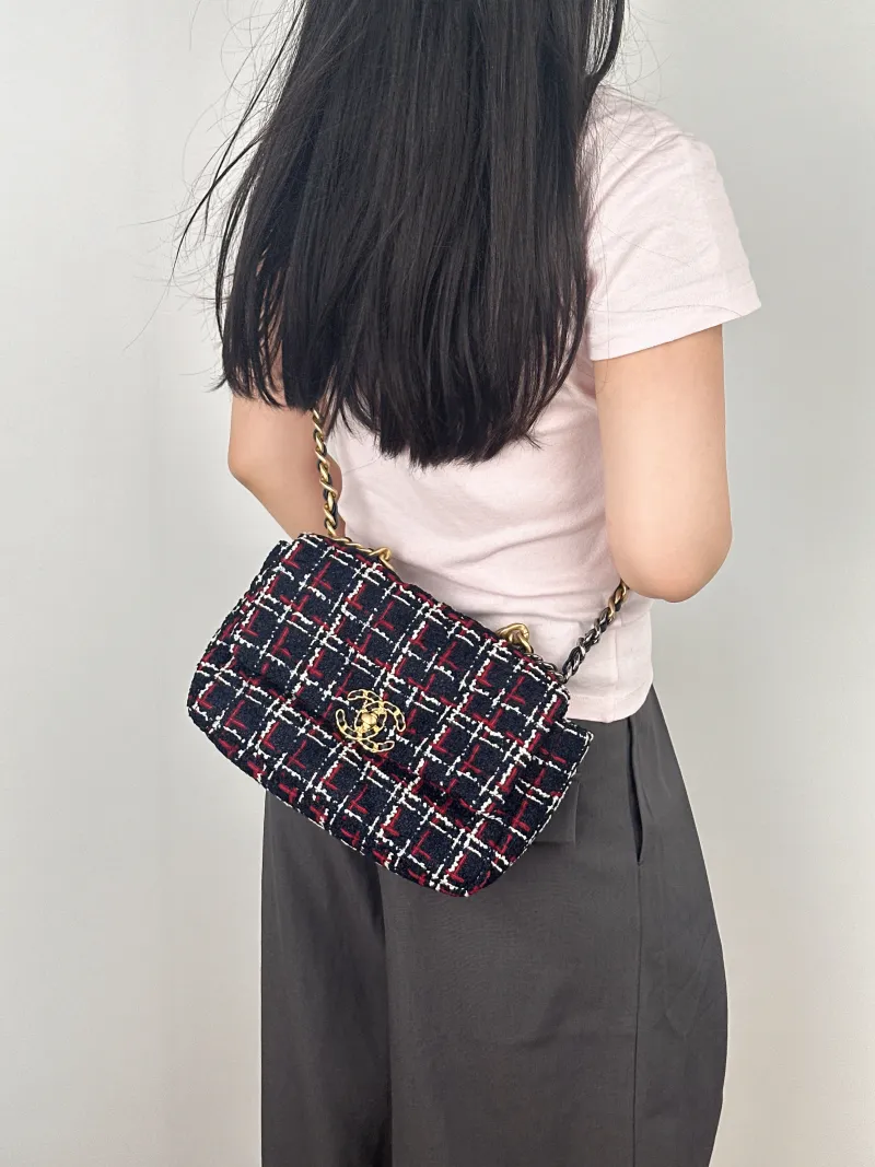 Chanel Crossbody Bag19Bag Navy Small26 × 9 × 16 cm — on-model view 2 of 2