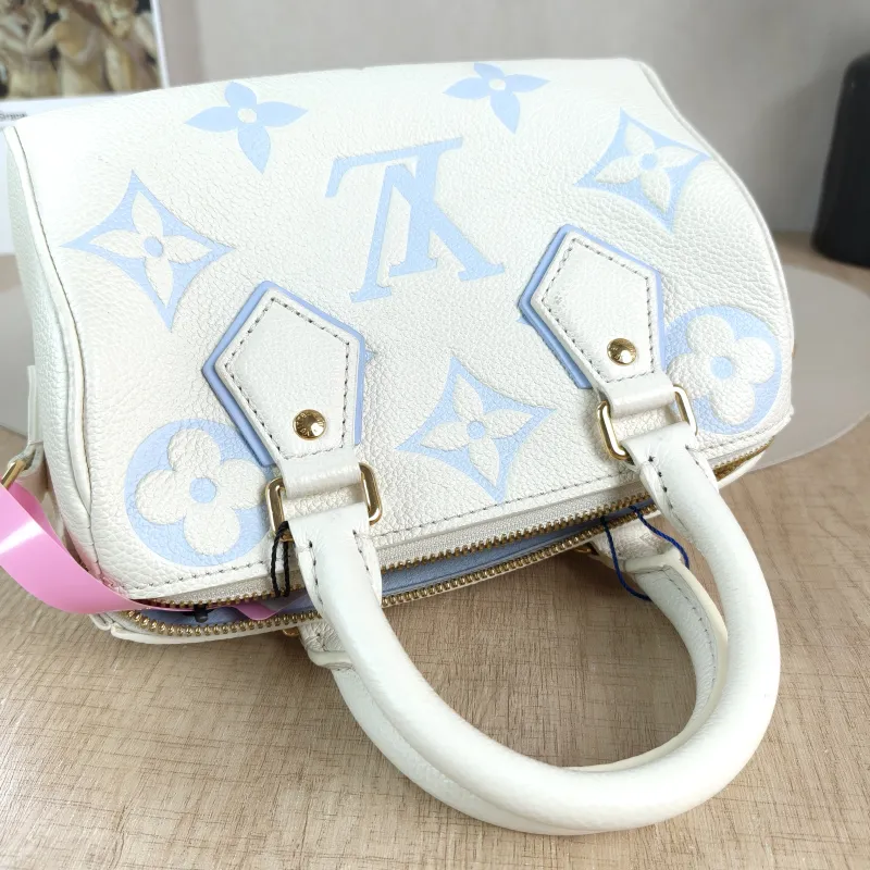 Louis Vuitton Crossbody Bag Speedy20 White · Blue Empreinte Embossed Calfskin Small 20.5 × 12 × 13.5 cm — detail view 11 of 13