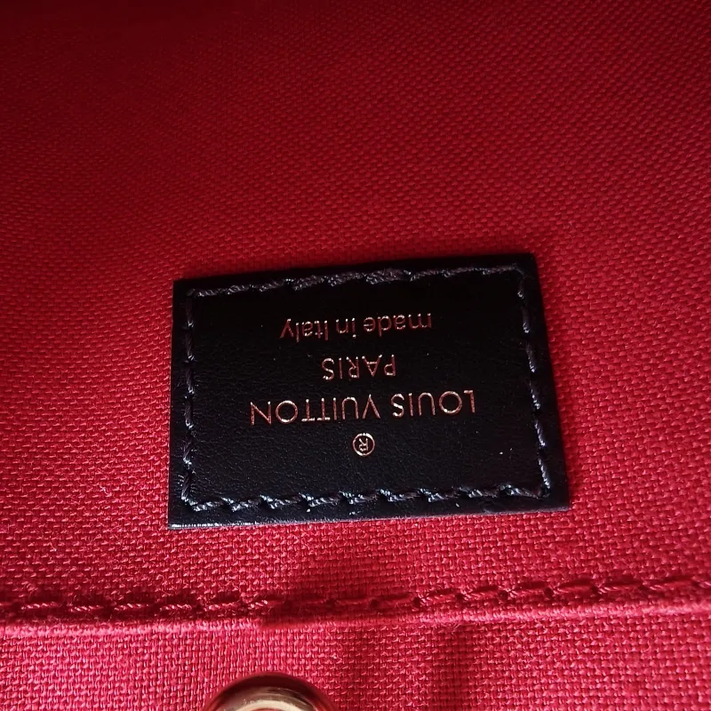 Louis Vuitton Crossbody Bag Onthego BB Monogram PVCBB18 × 8.5 × 15 cm — detail view 2 of 12