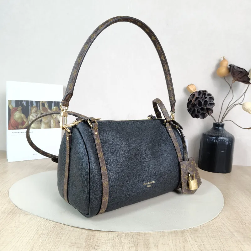 Louis Vuitton Shoulder Bag EXPRESS Shoulder Bag Black Calfskin Small 26 × 13.5 × 17 cm — cover view 2 of 6