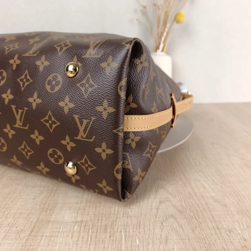 Louis Vuitton Crossbody Bag Carryall Monogram PVC Medium 39 × 15 × 30 cm — detail view 9 of 12