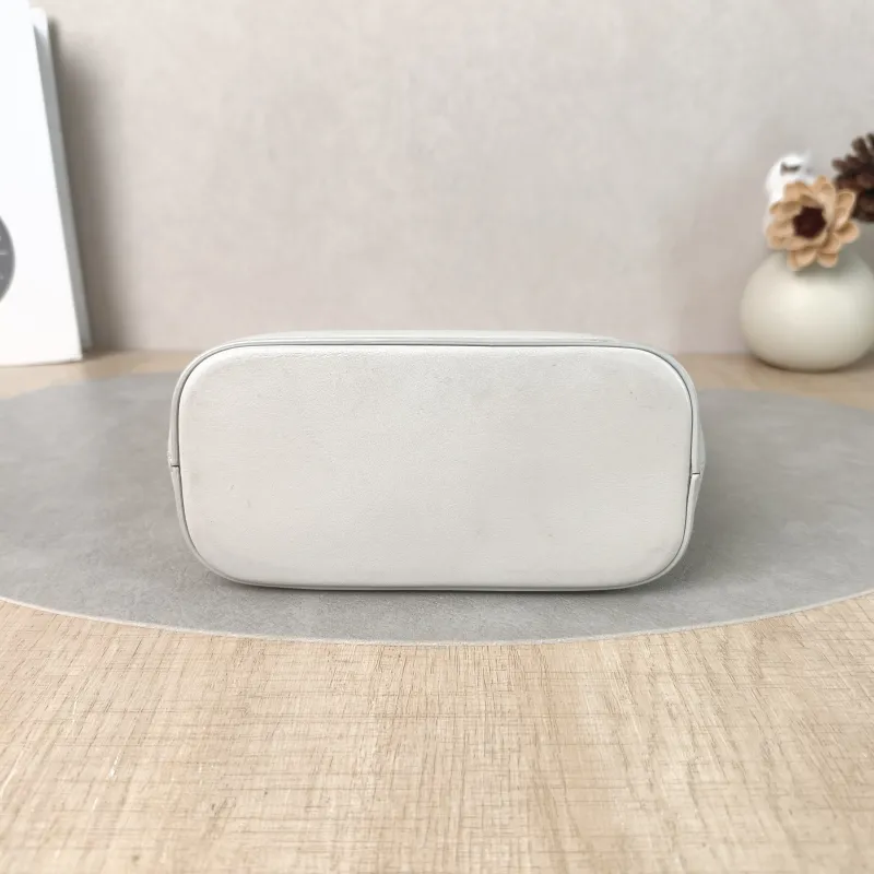 CELINE Shoulder Bag BUCKET TRIOMPHE Bucket Bag White Calfskinmini16 × 7 × 19.5 cm — cover view 2 of 5