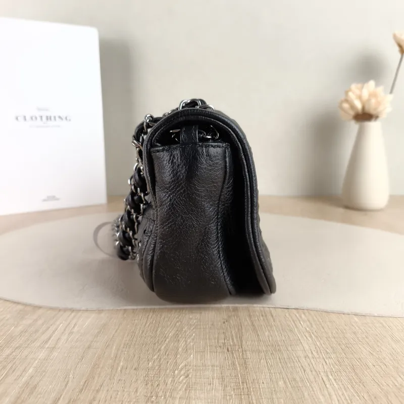 Chanel Shoulder Bag Black Calfskin 24 × 6 × 14 cm 10 Conditioned — detail view 6 of 11