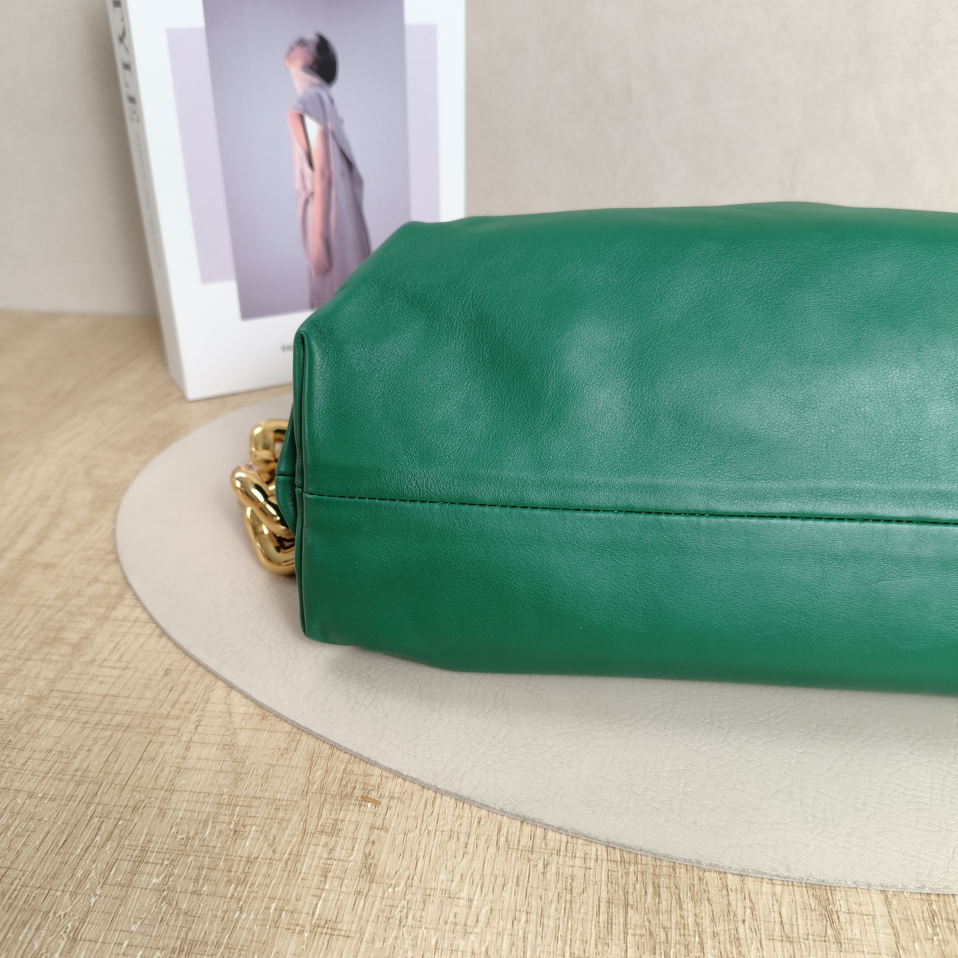 Bottega Veneta Shoulder Bag The Chain Pouch Green Calfskin One Size30 × 8 × 15 cm — cover view 8 of 10