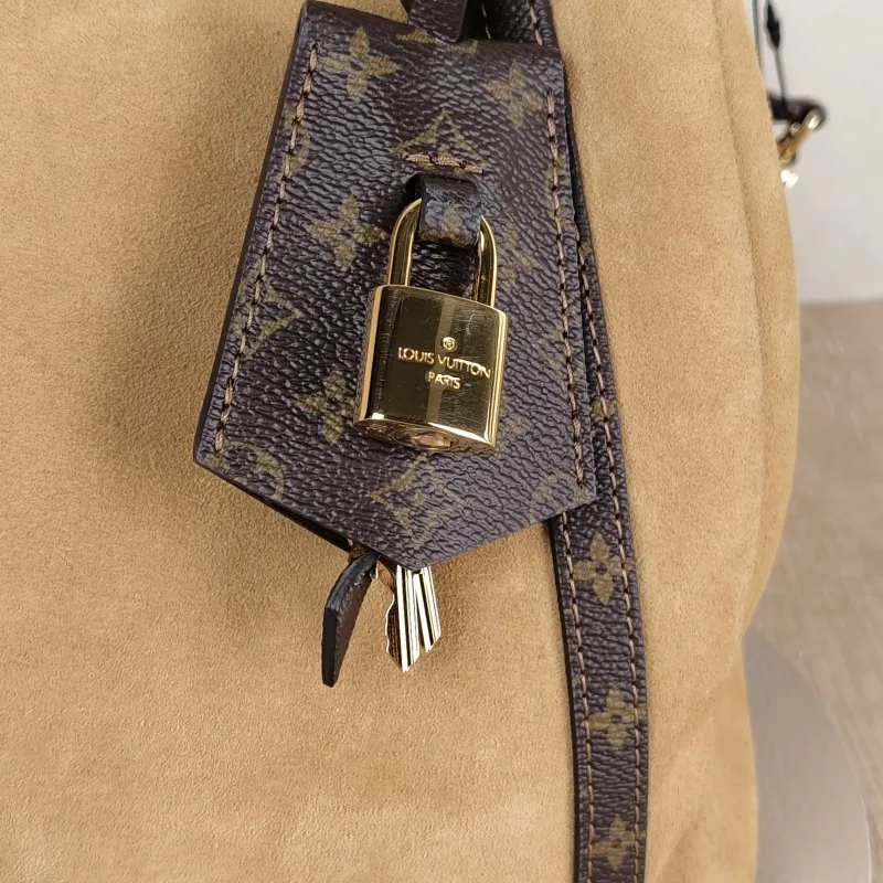 Louis Vuitton Shoulder Bag EXPRESS Shoulder Bag Suede Medium 36 × 18.5 × 24 cm — detail view 10 of 11