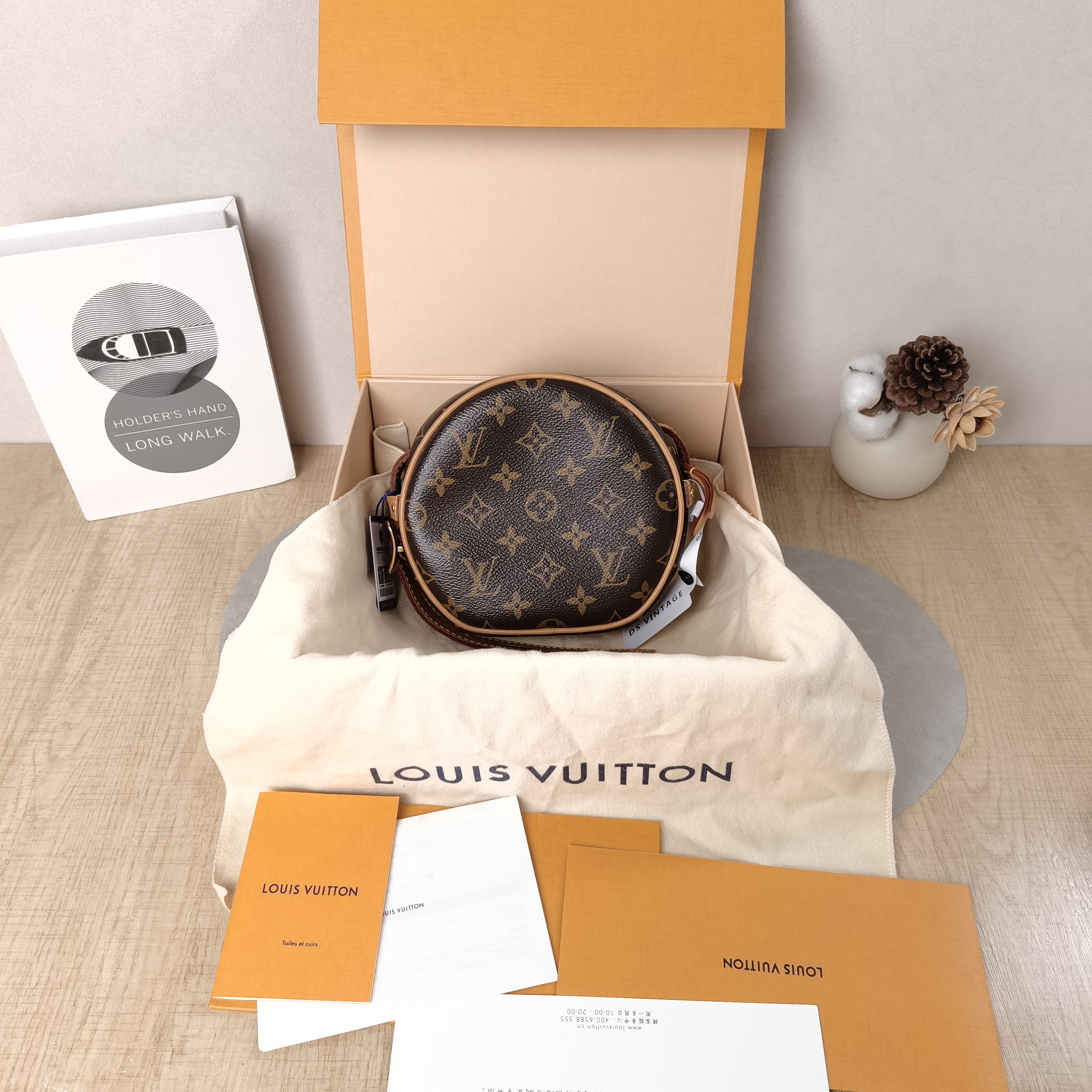 Louis Vuitton Crossbody Bag BOITE CHAPEAU SOUPLE Monogram PVC Small17 × 8 × 17 cm — cover view 3 of 6