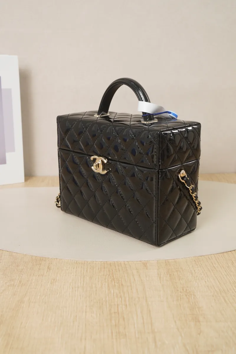 Chanel 25a Small Black Patent Leather Microchip Edition · 18 × 8 × 14.5 cm — cover view 4 of 7