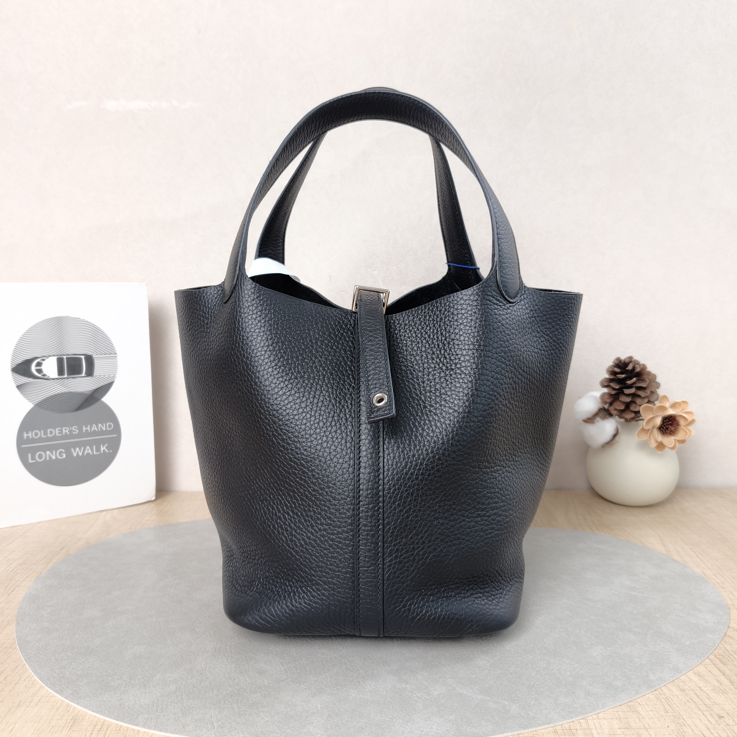 Hermès Top Handle Bag Picotin Lock 22 22Black TC Calfskin Medium22 × 18 × 21 cm