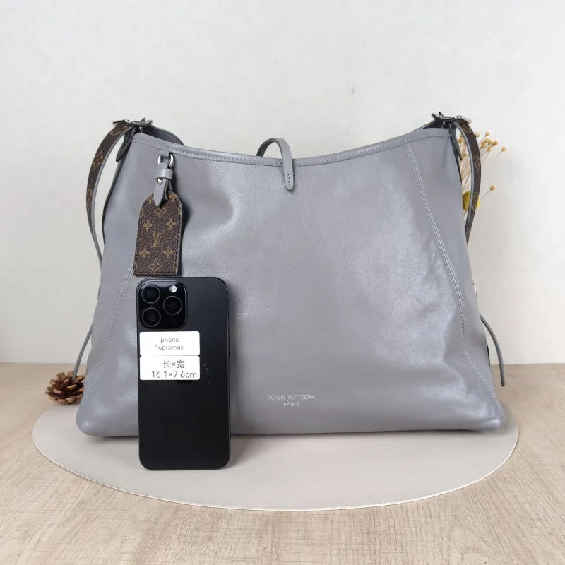 Louis Vuitton Crossbody Bag Carryall Vibe Grey SL ambskin Medium39 × 15 × 30 cm — cover view 4 of 5